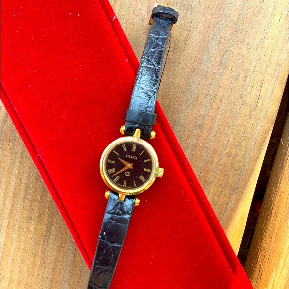 Authentic GUCCI black dial watch 🌹 - Picture 9 of 11